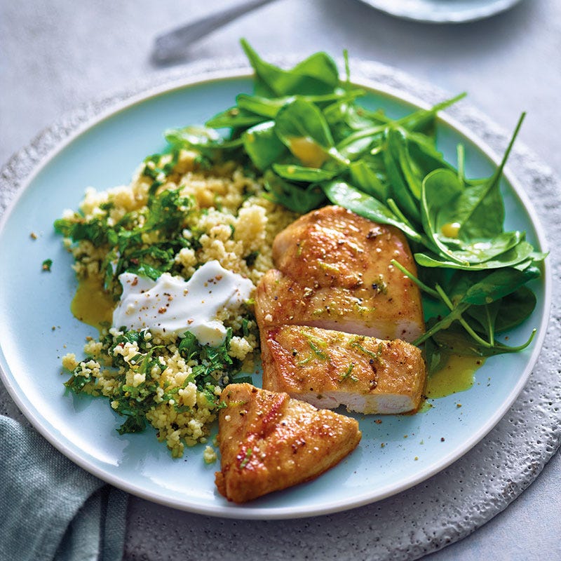 Minzcouscous mit Limettenpoulet und Spinatsalat