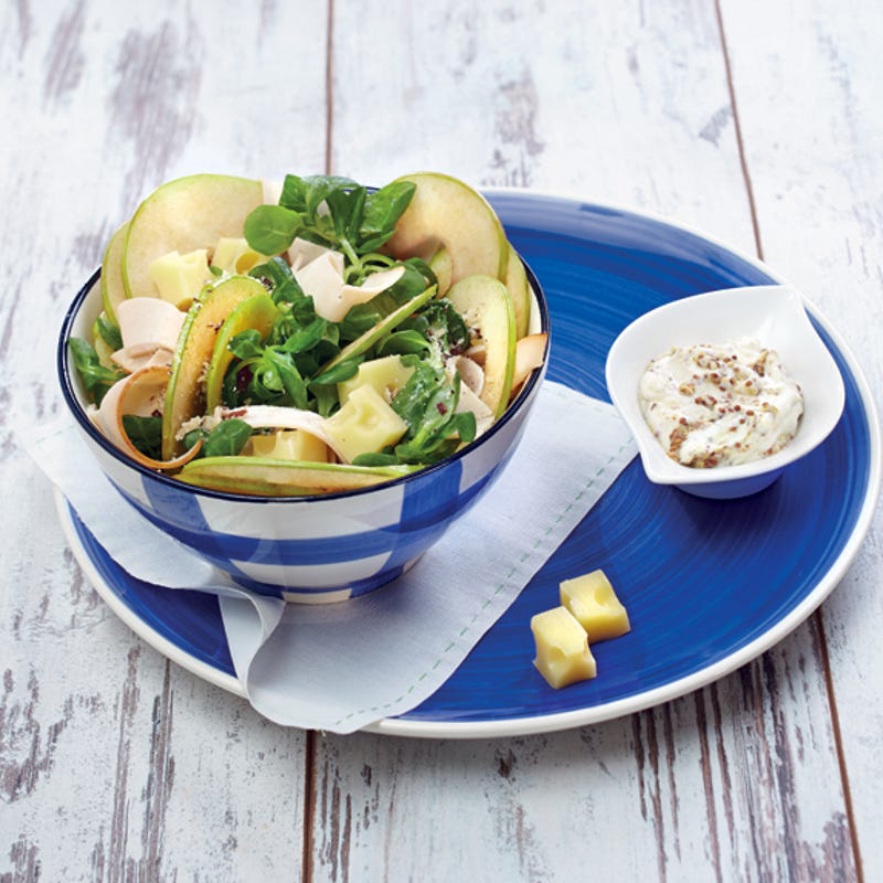 Salade de pommes et poulet fumé