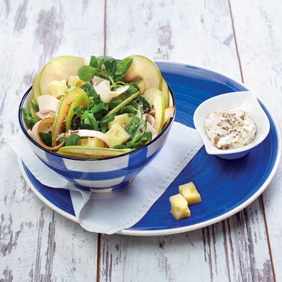 Salade de pommes et poulet fumé