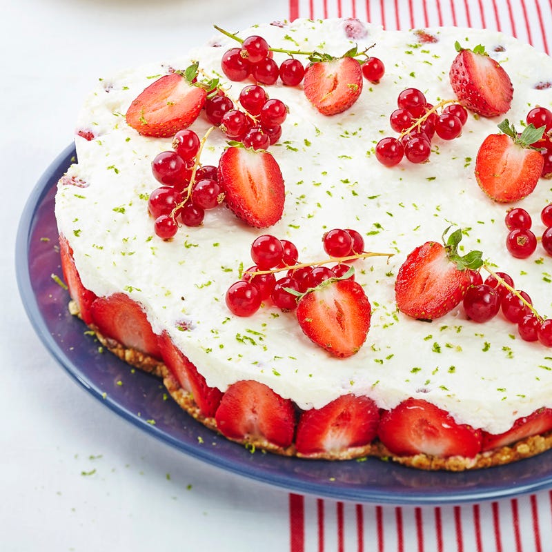 Quarkkuchen mit roten Früchten