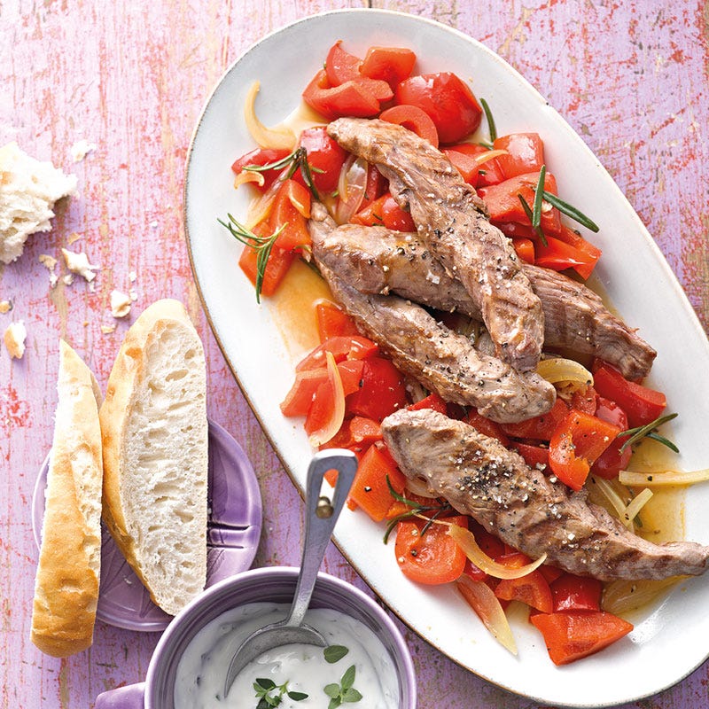 Würzige Peperonipfanne mit Lammfilets / Würzige Paprikapfanne mit Lammfilets