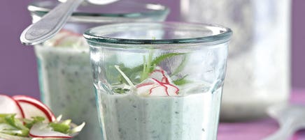 Kalte Gurken-Joghurt-Suppe mit Minze