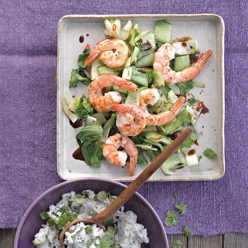 Crevettenpfanne mit Pak Choi und Zitronengras-Reis / Garnelenpfanne mit Pak Choi und Zitronengras-Reis