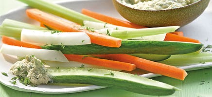 Gemüsesticks mit Petersilien-Hummus