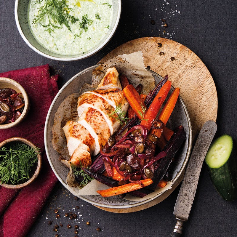 Persische Platte mit Pute und kaltem Gurkensüppchen