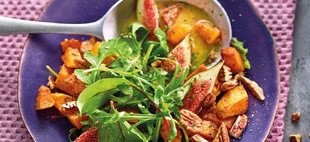 Mischsalat mit Kürbis und Pekannüssen