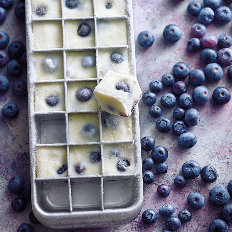 Frozen-Yoghurt-Häppchen mit Heidelbeeren