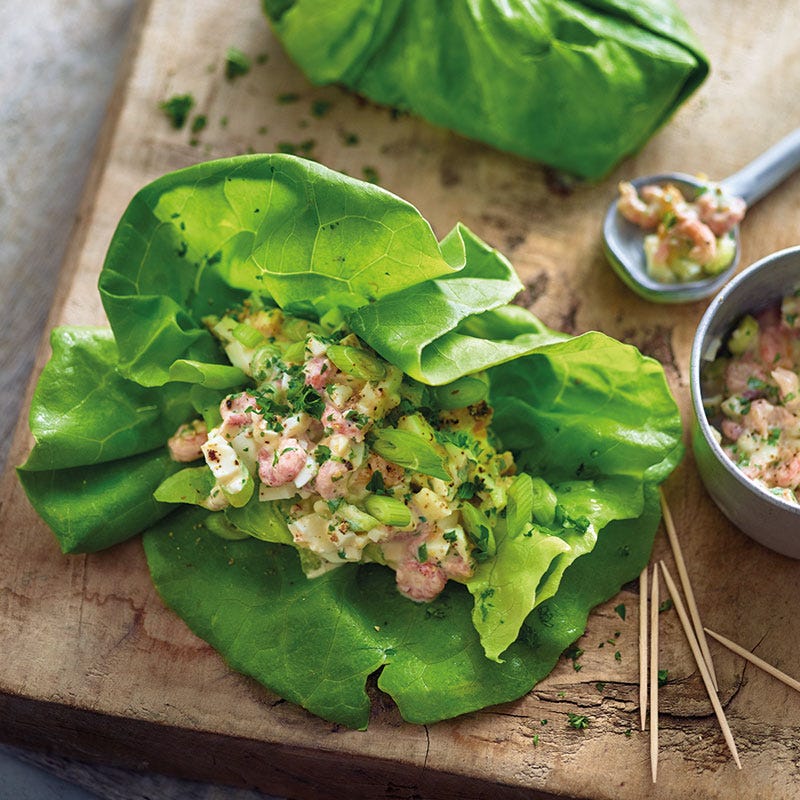 Salatwraps mit Crevettenfüllung