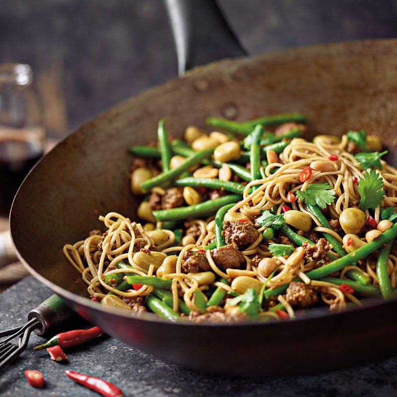Hack-Bohnen-Wok mit Erdnüssen