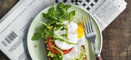 Mackor med avokado, kalkon och pocherat ägg