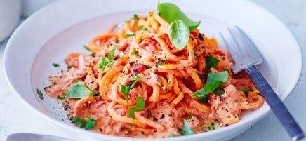 Karottenspaghetti mit Thunfisch