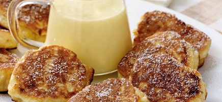 Kleine Apfelpuffer mit Vanillesauce