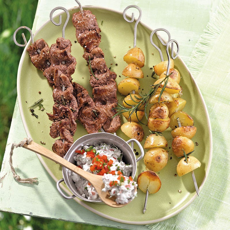 Zweierlei Spiesse mit Peperoniquark / Zweierlei Spieße mit Paprikaquark