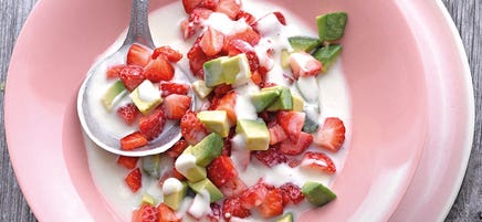 Erdbeer-Avocado-Dessert mit weisser Schokolade / Erdbeer-Avocado-Dessert mit weißer Schokolade