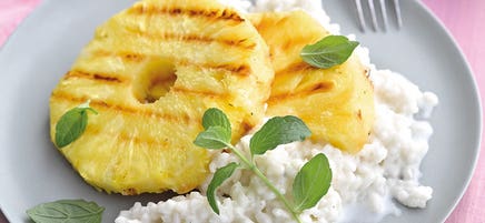Kokosmilchreis mit gegrillter Ananas