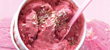 Erfrischende Himbeer-Kokos-Glace