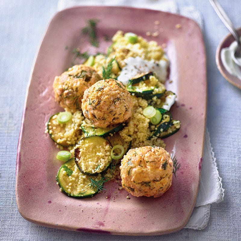 Zucchinicouscous mit Karotten-Lachs-Bällchen