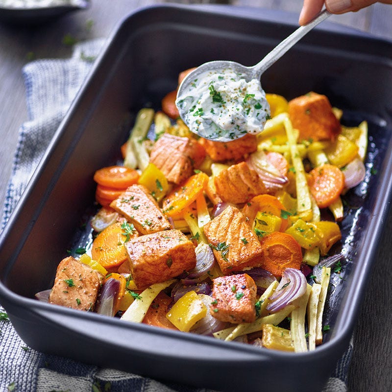 Ofengemüse mit Lachs und Kräuterquark