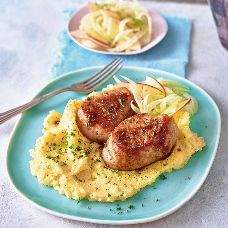 Cremige Polenta mit Schweinsmedaillons und Apfel-Fenchel-Salat