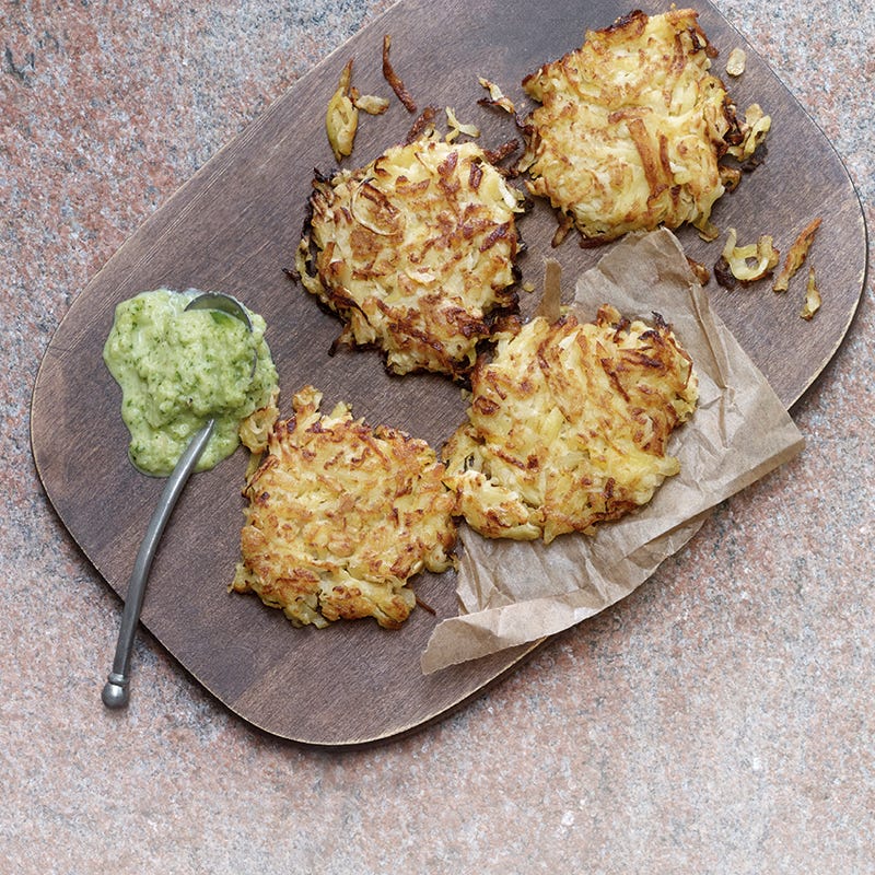 Kartoffel-Kohlrabi-Tätschli mit Zucchinidip