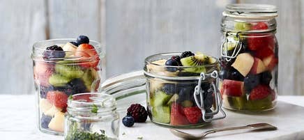 Fruktsallad med vanilj- och myntadressing