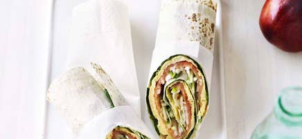 Wraps med rökt lax och omelett