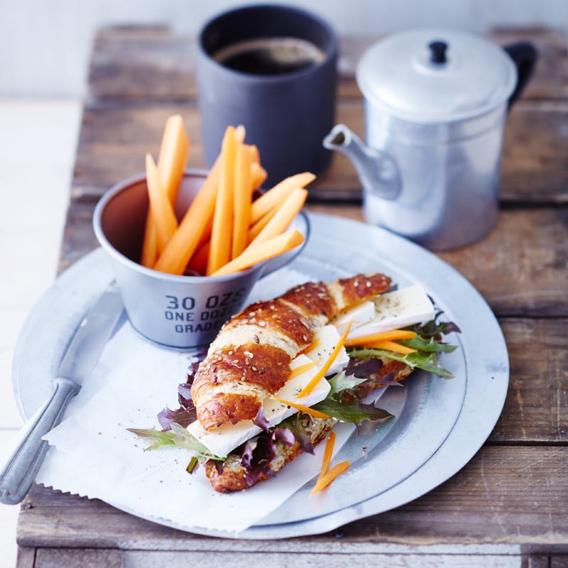 Vollkorngipfeli mit Camembert