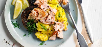 Äggröra med portabello och varmrökt lax