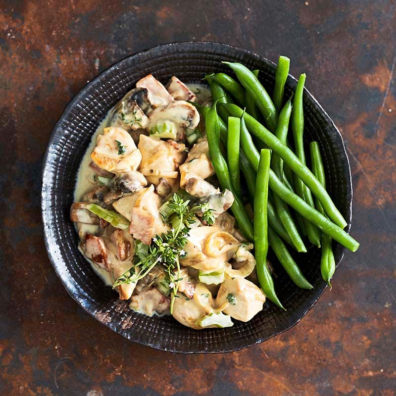 Creamy chicken and mushroom hot-pot