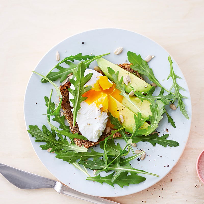 Foto van Volkorenbrood met avocado en gepocheerd ei door WW