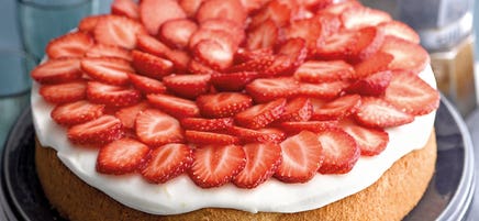 Erdbeerkuchen mit Zitronen-Buttermilch-Creme