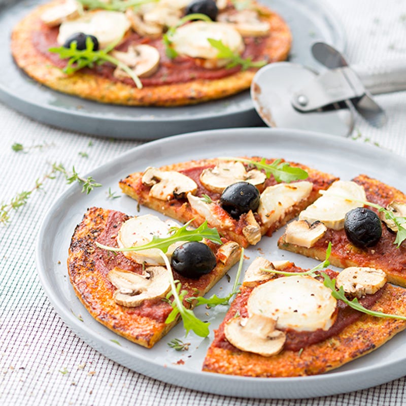 Pizzette sur fond d'omelette