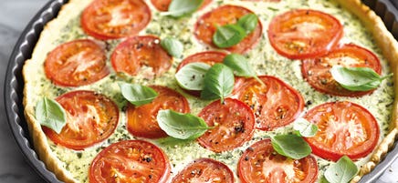 Tomatenquiche mit Basilikumcreme
