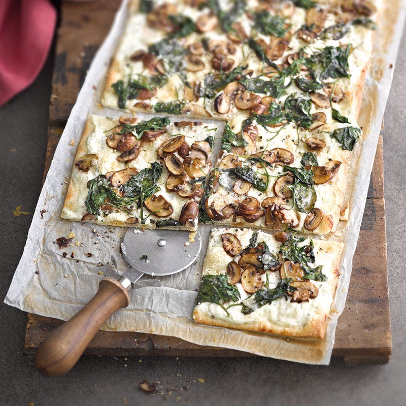 Flammkuchen mit Spinat und Pilzen