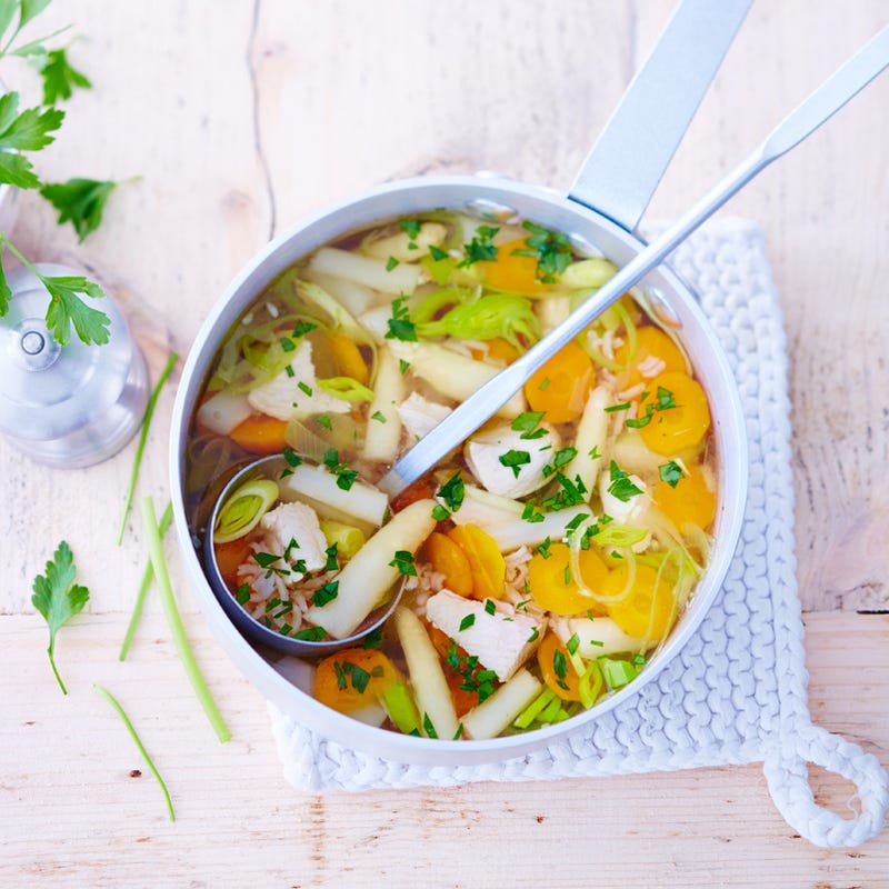 Pouletsuppe mit Spargel