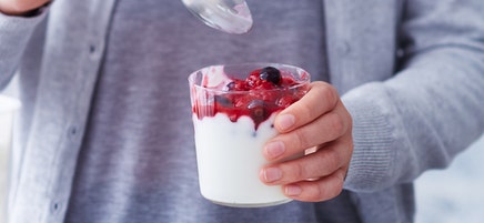 Skyr-Creme mit Beeren
