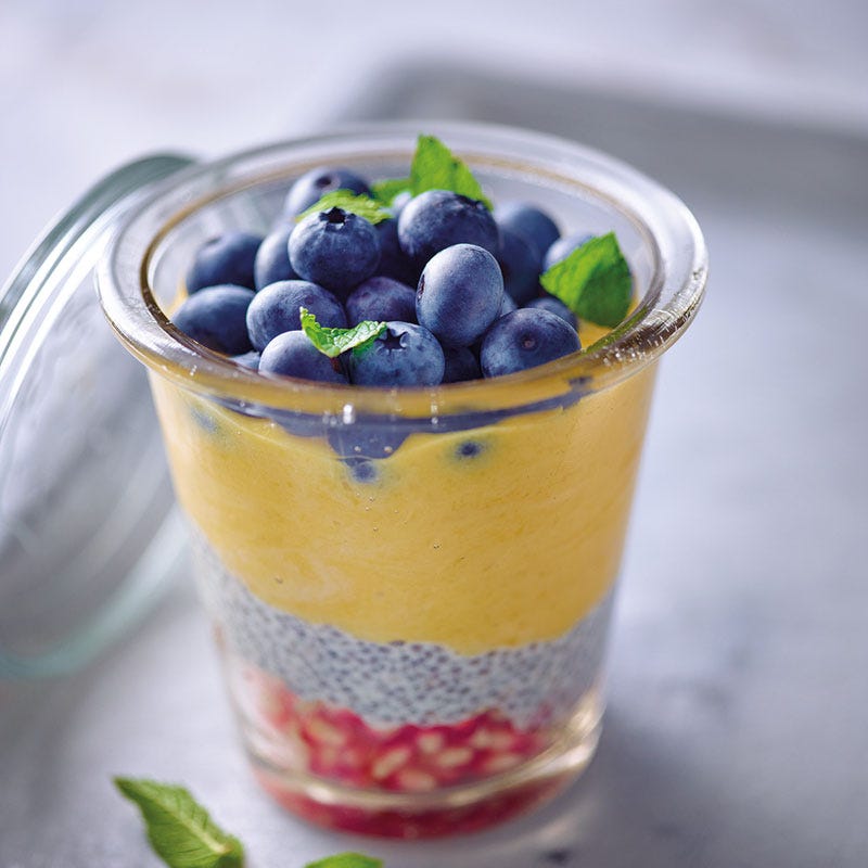 Buntes Frühstück im Glas