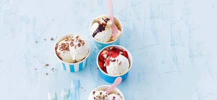 Frozen yoghurt med toppings