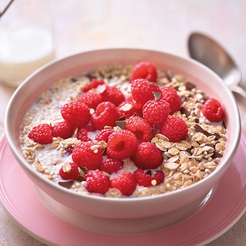 Müsli mit Himbeeren und gepuffter Quinoa