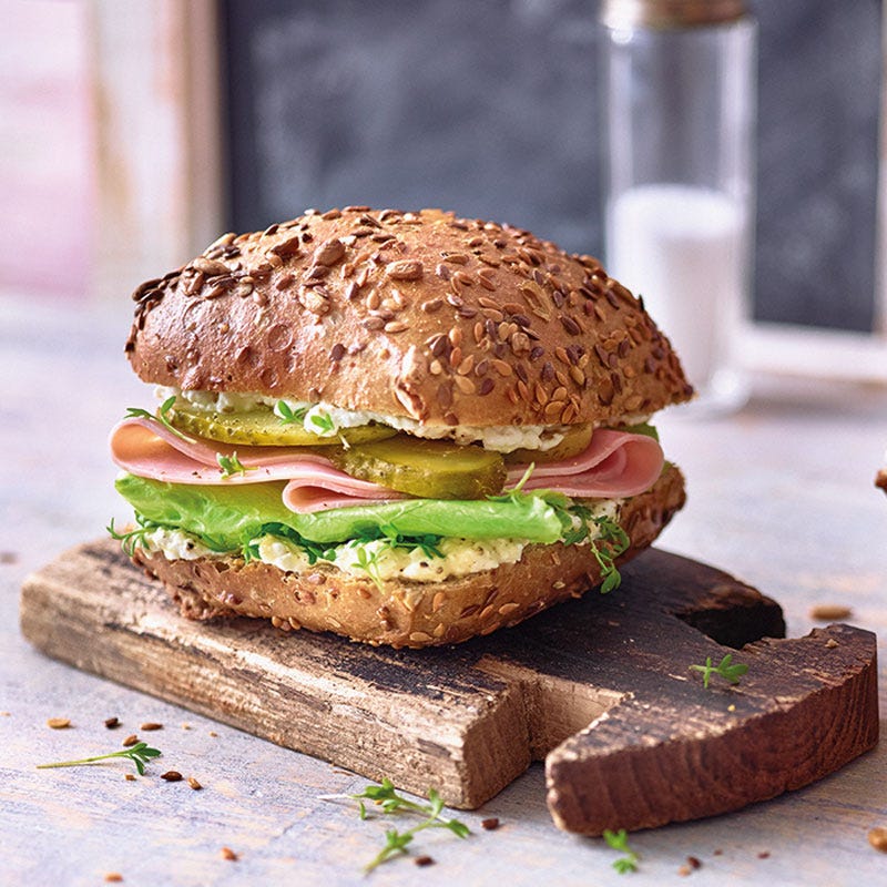 Körnerbrötchen mit Kochschinken