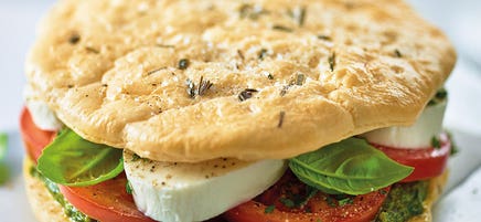 Low-Carb-Sandwich mit Mozzarella