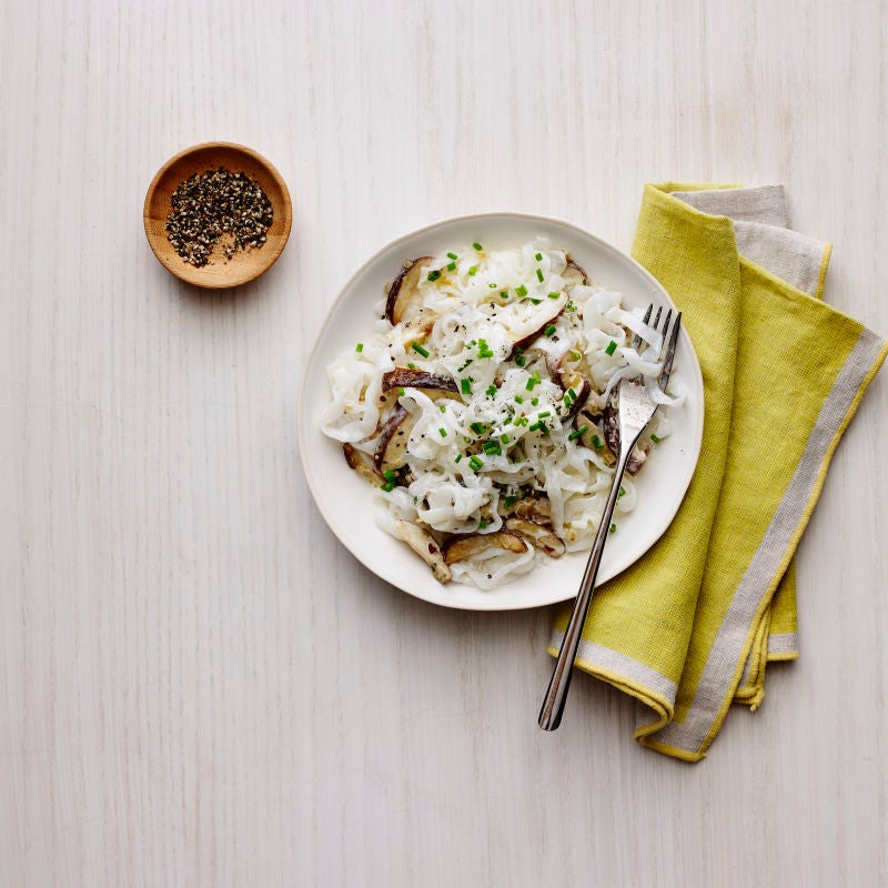 Skinny Pasta Fettuccine Alfredo with Mushrooms