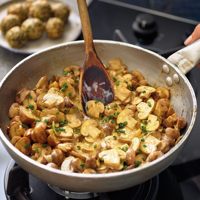 Cremige Pilzpfanne mit Petersilien-Quinoa-Bällchen