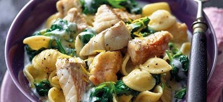 Spinatorecchiette mit Seelachs in Zitronensauce