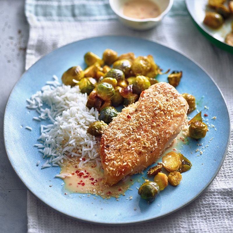 Kokoshähnchen mit gebackenem Rosenkohl Rezept | WW Deutschland Kokoshähnchen mit gebackenem Rosenkohl Rezept | WW Deutschland