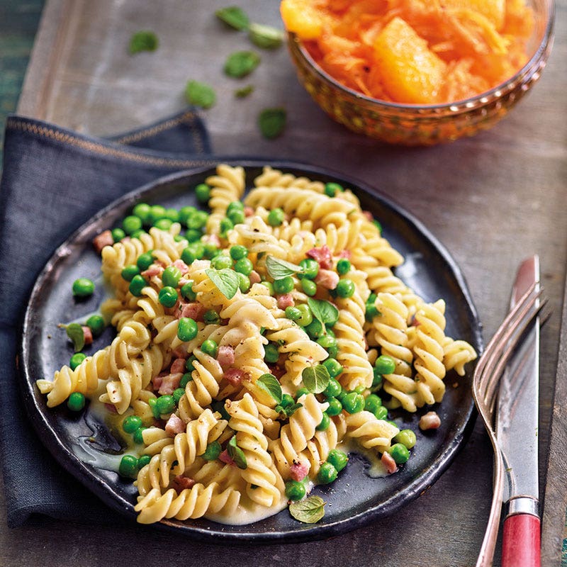 Spiralnudeln mit Erbsen-Schinken-Sauce