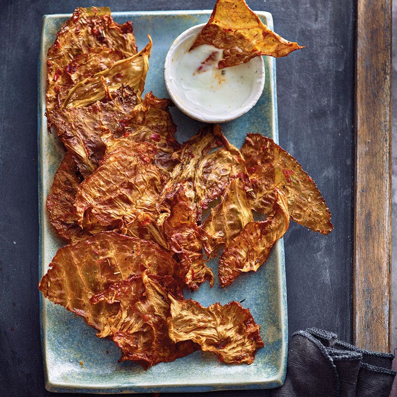 Spitzkohlchips mit Zitronendip