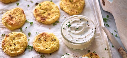 Kartoffeltaler mit Sour Cream