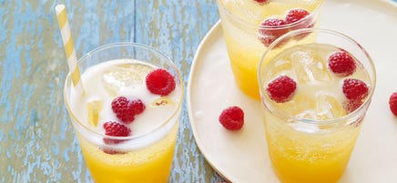 Peach-raspberry sparkling punch