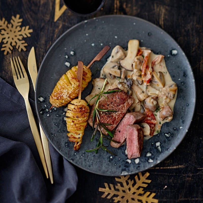 Rindersteak mit Fächerkartoffeln und Pilzrahmsauce